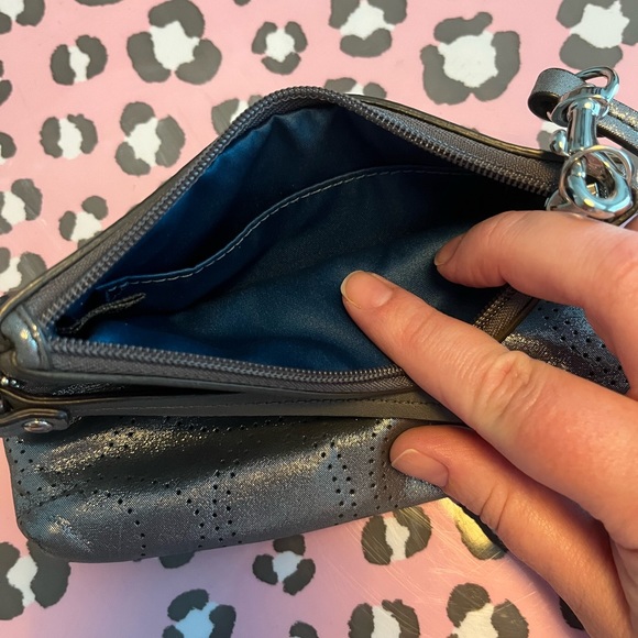 Coach wristlet. Like new condition - Picture 3 of 3